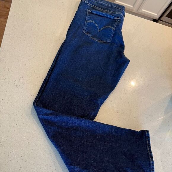 Levi's 314 Shaping Straight Jean's - Picture 4 of 5